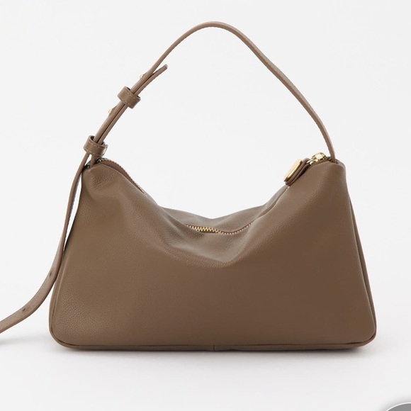Elegant Brown Leather Shoulder Bag - Picture 6 of 8
